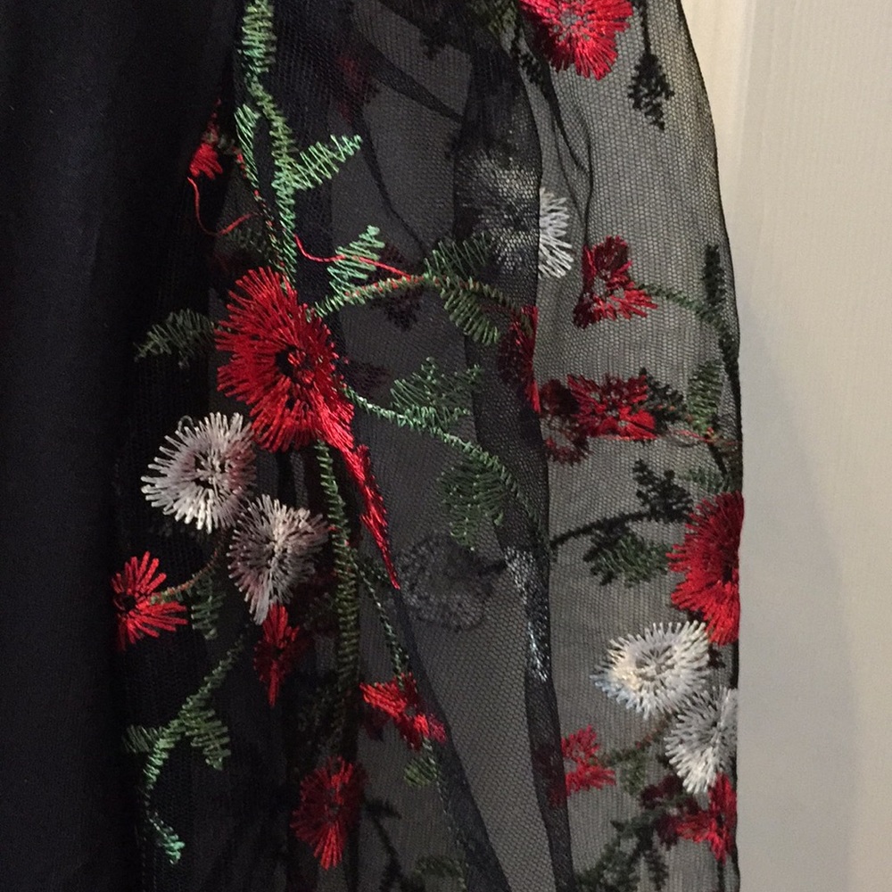 NIB-Mesh Sleeve Top - Picture 8 of 13